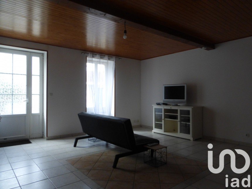 Town house 5 rooms of 174 m² in Saint-Savin (33920)