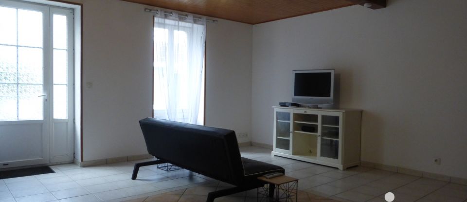 Town house 5 rooms of 174 m² in Saint-Savin (33920)