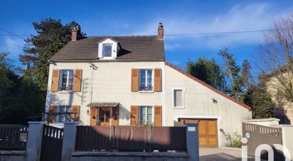 House 6 rooms of 179 m² in Le Mesnil-Saint-Denis (78320)