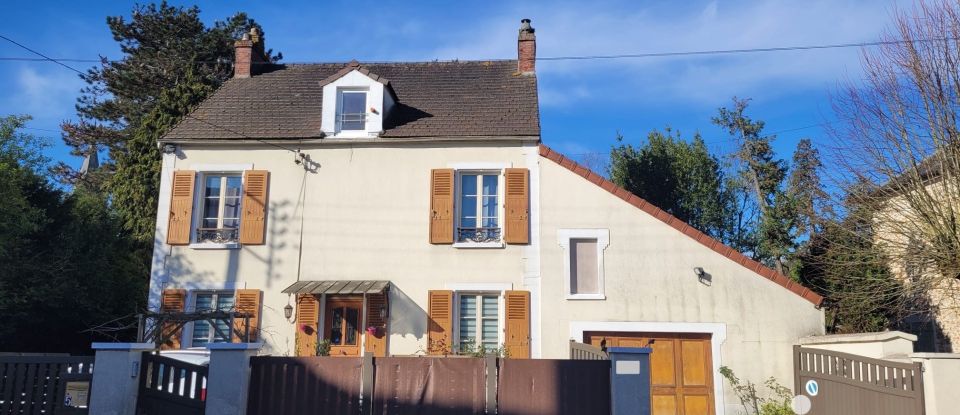 House 6 rooms of 179 m² in Le Mesnil-Saint-Denis (78320)