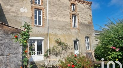 House 10 rooms of 181 m² in Trémentines (49340)