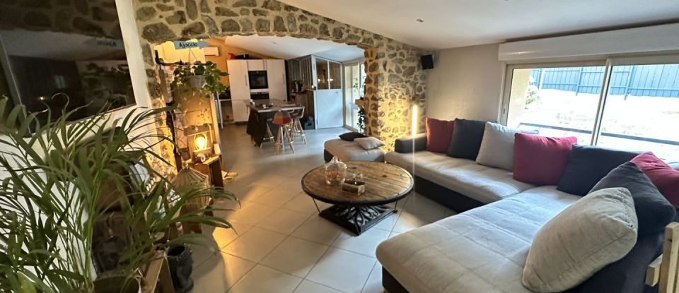 Maison 7 pièces de 145 m² à Vion (07610)