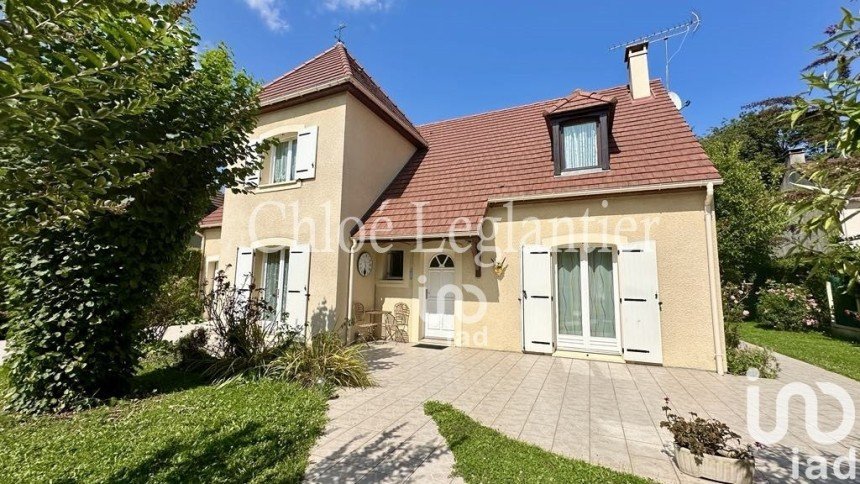 Pavilion 7 rooms of 160 m² in Tournan-en-Brie (77220)