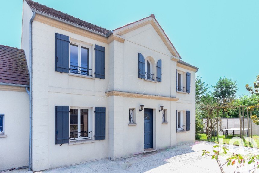 Maison traditionnelle 10 pièces de 185 m² à Montlignon (95680)