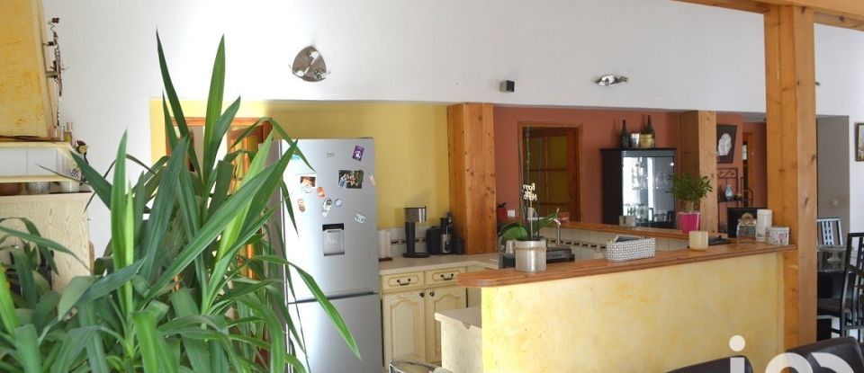 Traditional house 7 rooms of 229 m² in Saint-Georges-de-Reneins (69830)