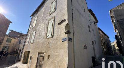 Maison traditionnelle 10 pièces de 244 m² à La Tour-d'Aigues (84240)