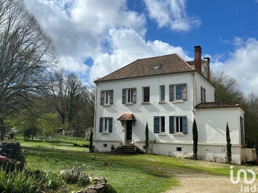 Maison 10 pièces de 263 m² à BRANTÔME (24310)