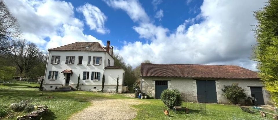 Maison 10 pièces de 263 m² à BRANTÔME (24310)