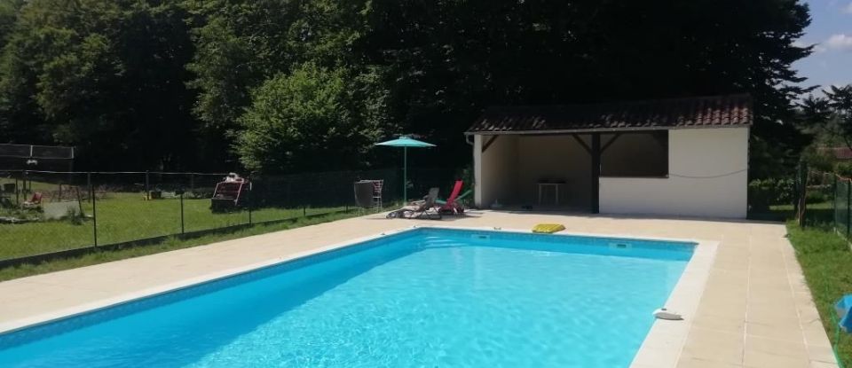 Maison 10 pièces de 263 m² à BRANTÔME (24310)