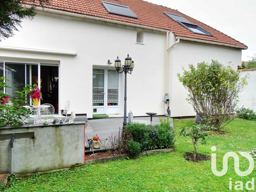 House 8 rooms of 241 m² in Villevaudé (77410)