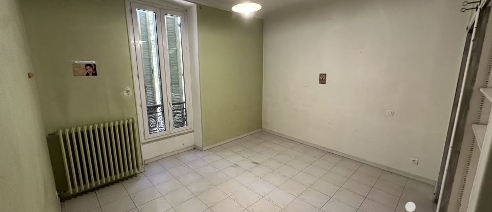 Maison traditionnelle 11 pièces de 203 m² à Pertuis (84120)