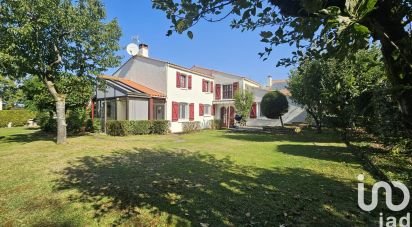 Maison traditionnelle 8 pièces de 160 m² à La Roche-sur-Yon (85000)