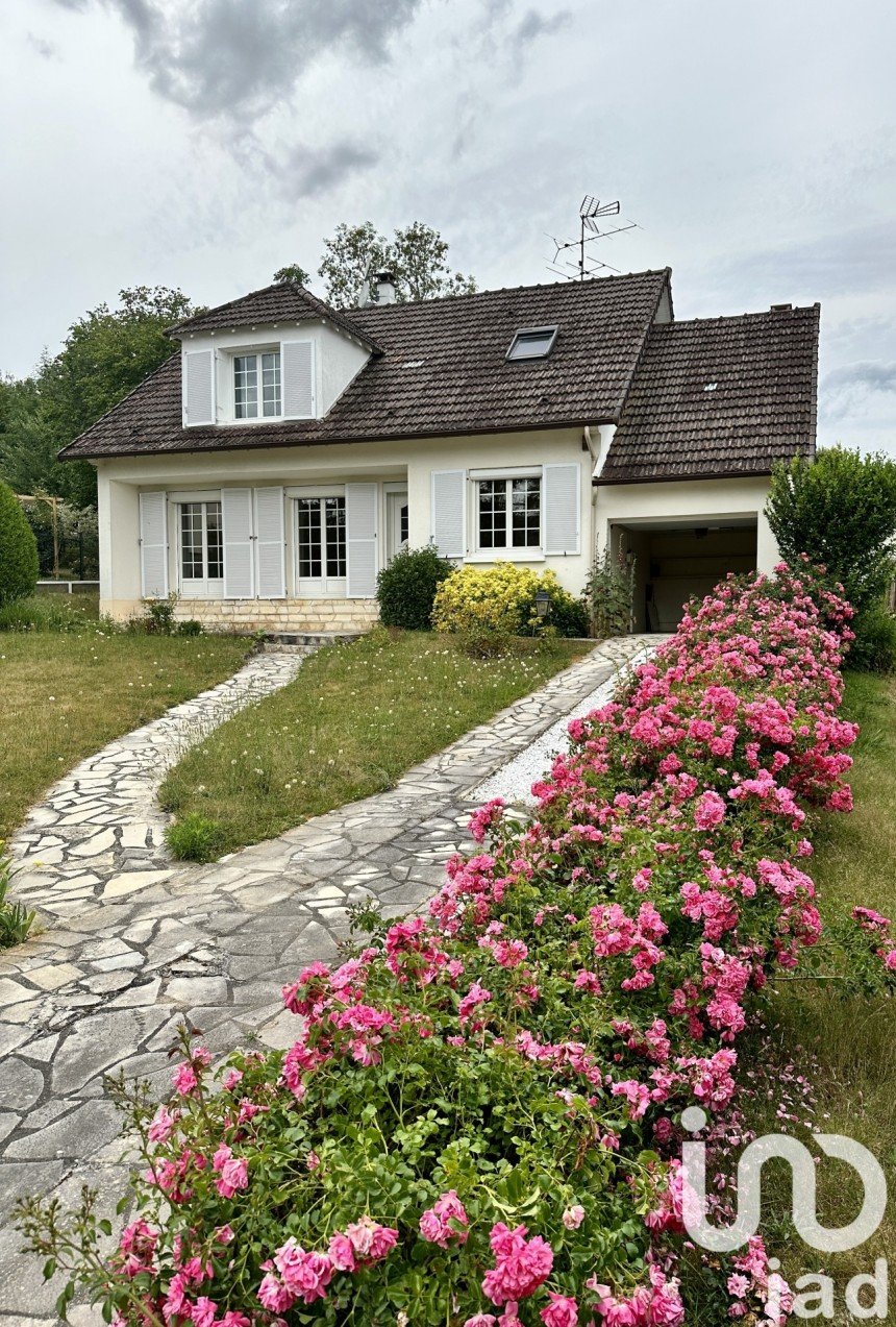 Maison traditionnelle 6 pièces de 120 m² à Saint-Arnoult-en-Yvelines (78730)