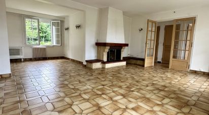 Traditional house 6 rooms of 120 m² in Saint-Arnoult-en-Yvelines (78730)