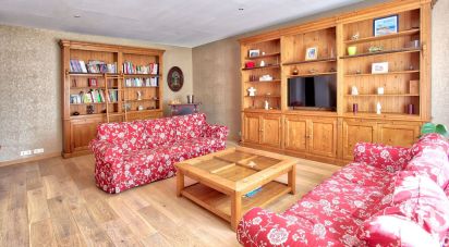 House 9 rooms of 231 m² in Neuville-de-Poitou (86170)