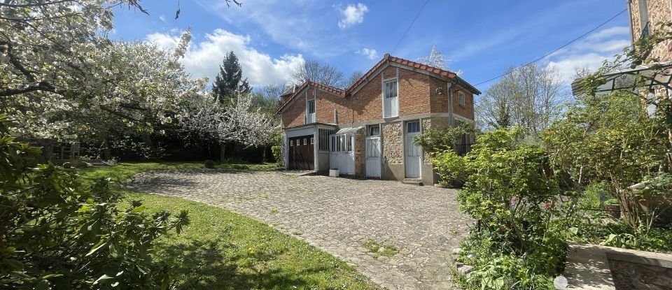 Demeure 7 pièces de 115 m² à Saint-Rémy-lès-Chevreuse (78470)