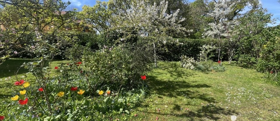 Demeure 7 pièces de 115 m² à Saint-Rémy-lès-Chevreuse (78470)