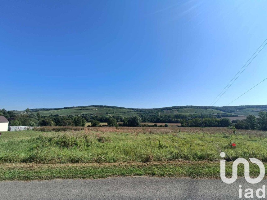 Land of 706 m² in Crézancy (02650)