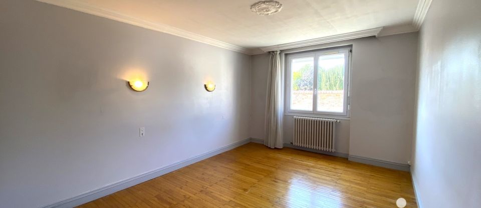 House 9 rooms of 236 m² in Le Champ-Saint-Père (85540)