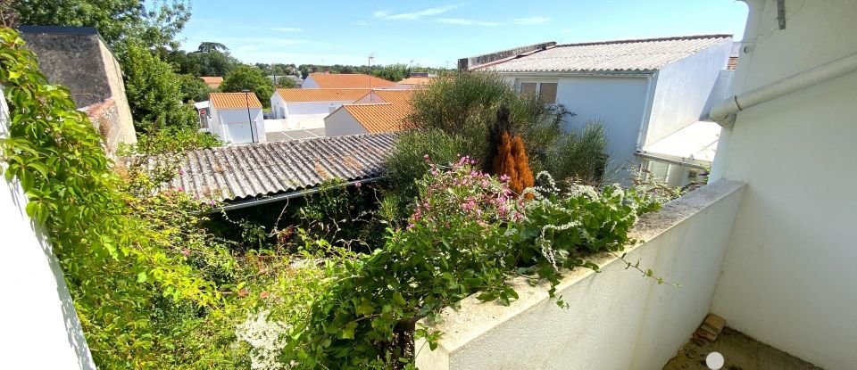 House 9 rooms of 236 m² in Le Champ-Saint-Père (85540)