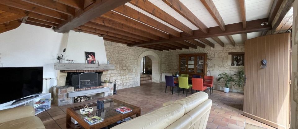 Maison 7 pièces de 235 m² à Marignac (17800)