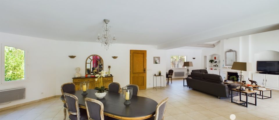 Maison traditionnelle 5 pièces de 215 m² à Sainte-Maxime (83120)