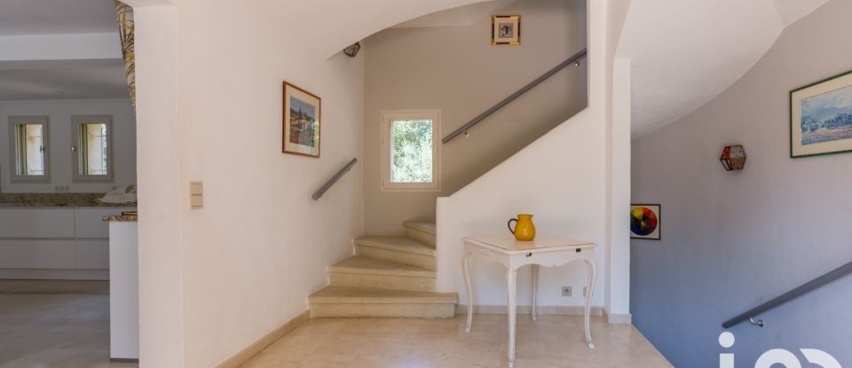 Demeure 7 pièces de 230 m² à Lourmarin (84160)