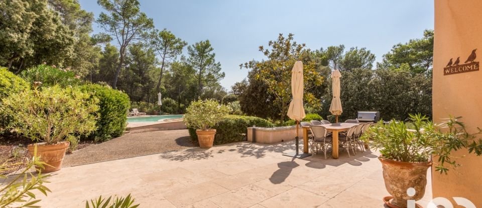 Mansion 7 rooms of 230 m² in Lourmarin (84160)