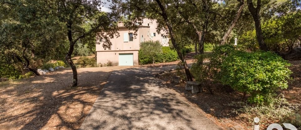 Demeure 7 pièces de 230 m² à Lourmarin (84160)