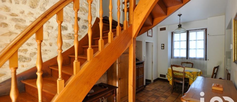 Traditional house 6 rooms of 176 m² in Goussonville (78930)