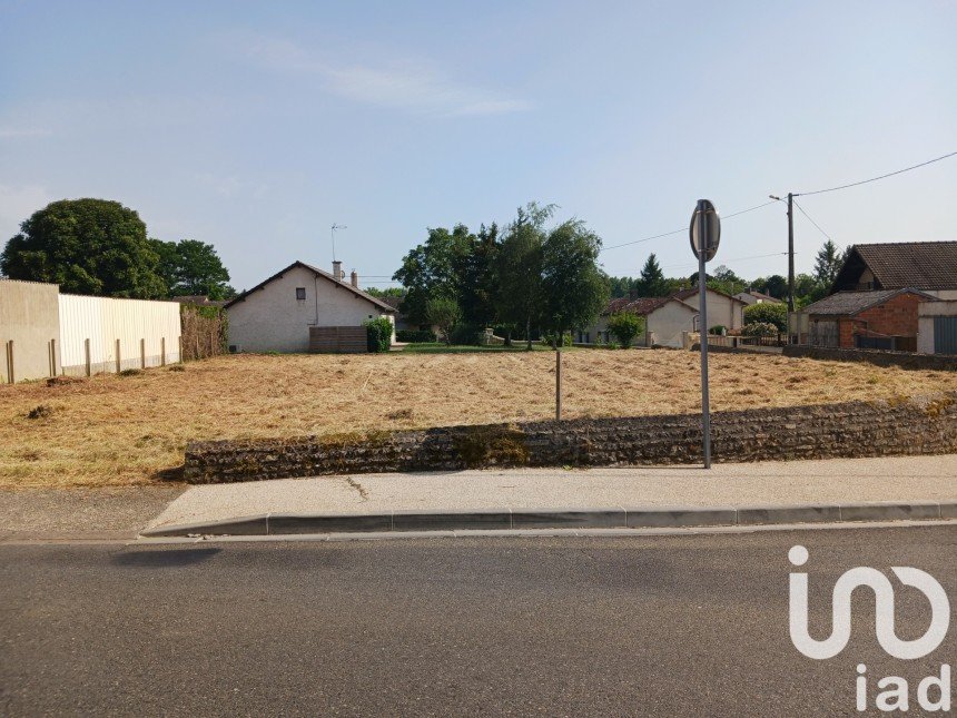 Land of 972 m² in Usson-du-Poitou (86350)