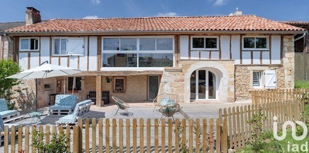 Maison 5 pièces de 185 m² à Ausseing (31260)