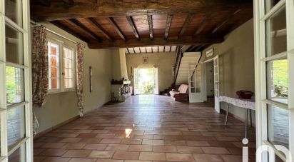 Traditional house 8 rooms of 200 m² in Arveyres (33500)