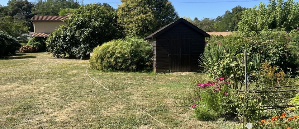 Maison traditionnelle 8 pièces de 200 m² à Arveyres (33500)