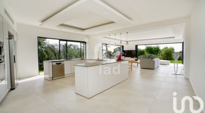 Maison d’architecte 5 pièces de 260 m² à Roquefort-les-Pins (06330)