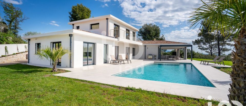 Maison d’architecte 5 pièces de 260 m² à Roquefort-les-Pins (06330)