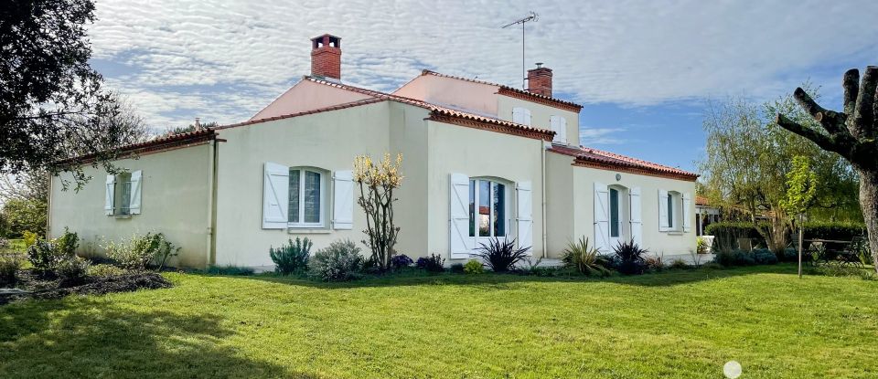 Traditional house 6 rooms of 152 m² in La Jonchère (85540)