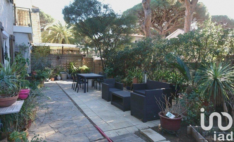 House 5 rooms of 123 m² in Hyères (83400)