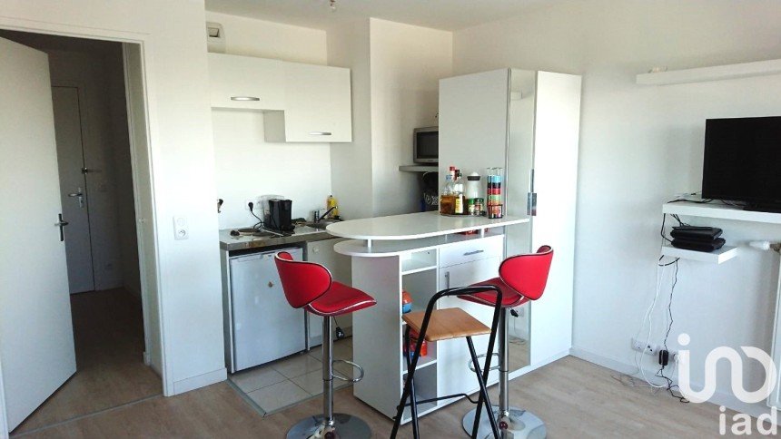 Apartment 1 room of 30 m² in Rosny-sous-Bois (93110)