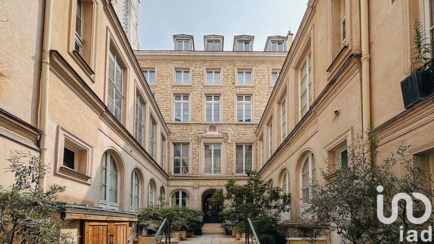 Duplex 5 rooms of 104 m² in Paris (75011)