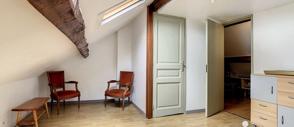 Maison traditionnelle 5 pièces de 130 m² à Mézières-sur-Seine (78970)