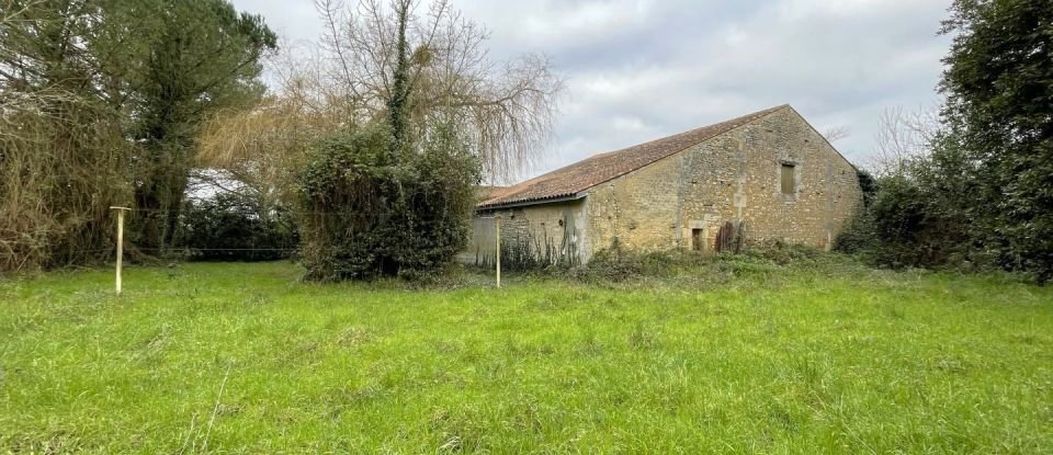 House 5 rooms of 176 m² in Saint-Hippolyte (17430)