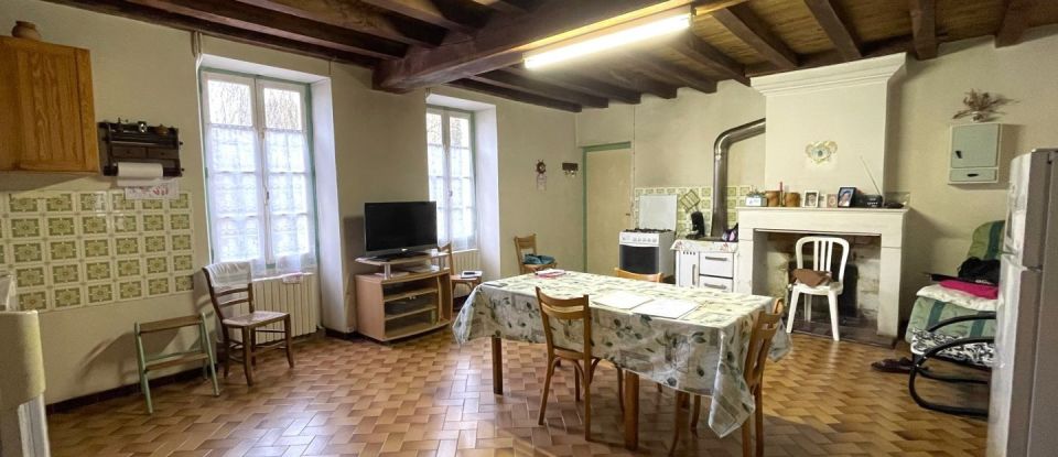 House 5 rooms of 176 m² in Saint-Hippolyte (17430)