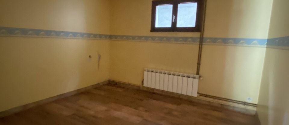 Maison traditionnelle 4 pièces de 181 m² à Courcelles (58210)