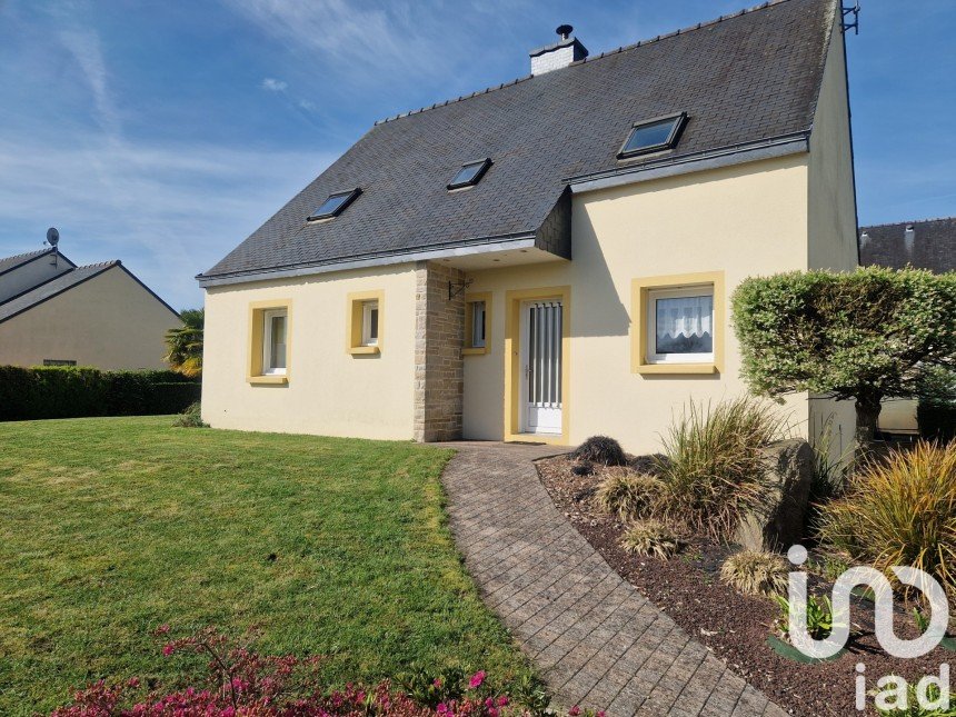 House 6 rooms of 128 m² in Plouguenast (22150)