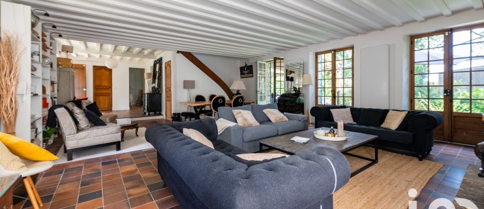 House 8 rooms of 185 m² in Fontainebleau (77300)