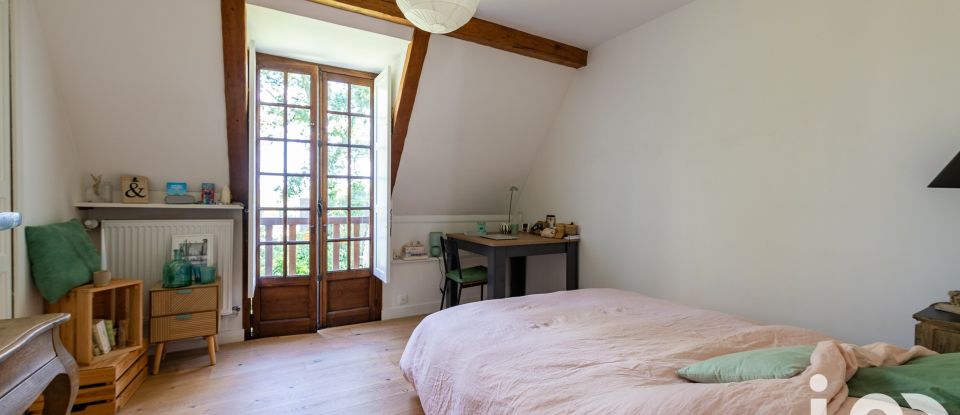 House 8 rooms of 185 m² in Fontainebleau (77300)