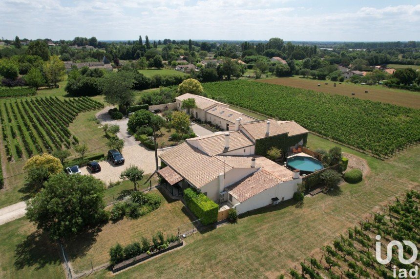 Domaine 12 pièces de 385 m² à Saint-André-de-Cubzac (33240)