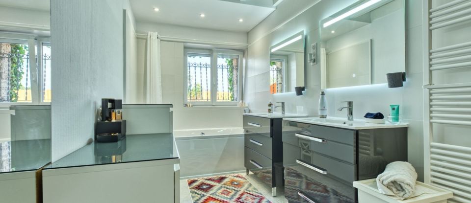 Domaine 12 pièces de 385 m² à Saint-André-de-Cubzac (33240)