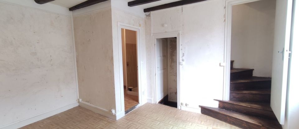 House 3 rooms of 48 m² in Lussac-les-Châteaux (86320)